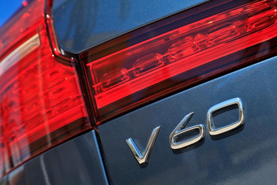 Логотип Volvo V60 D4 Inscription 2018 года  (WW) (фото 29 из 40)